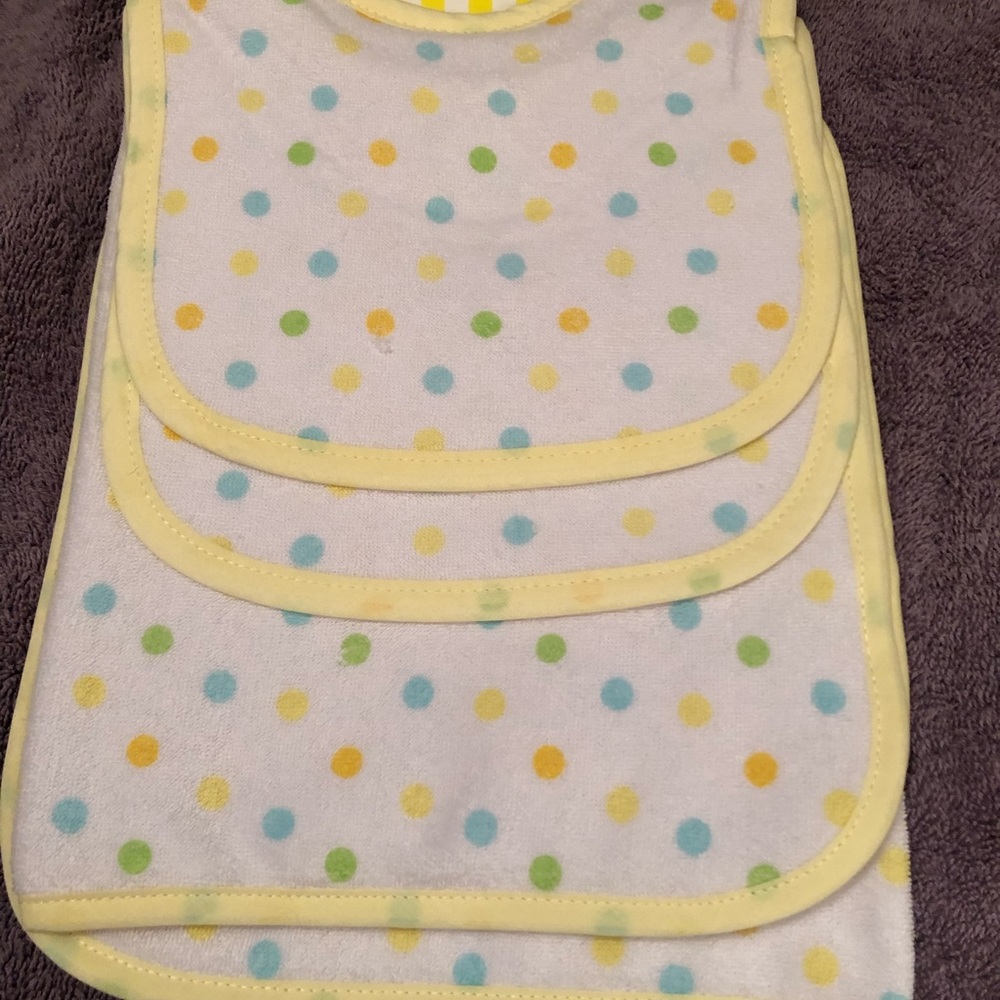 HP 1-4-21 💛Baby Bib & Nursing Towel Set of 4 💛